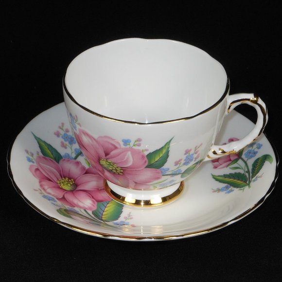 vintage fine bone china tea cup & saucer set. DELPHINE - Picture 2 of 9